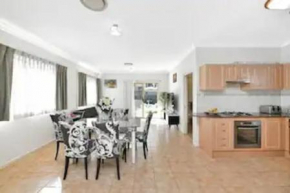 Bexley North Entire Two Storey House 4 or 5 BR Close to Train Station and Airport, Sydney